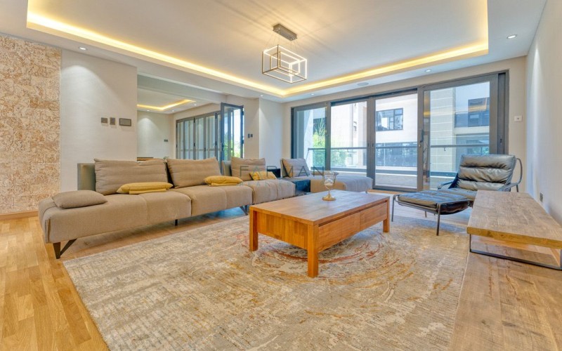 Smart four bedroom villa in a luxe residence — photo 8