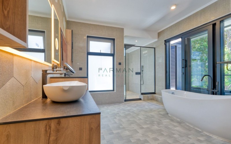 Smart four bedroom villa in a luxe residence — photo 12